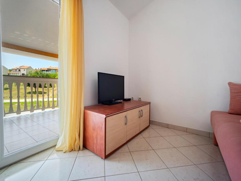Telewizja i/lub zestaw kina domowego w obiekcie Panoramic Apartment in Banjole near Pula Town Centre