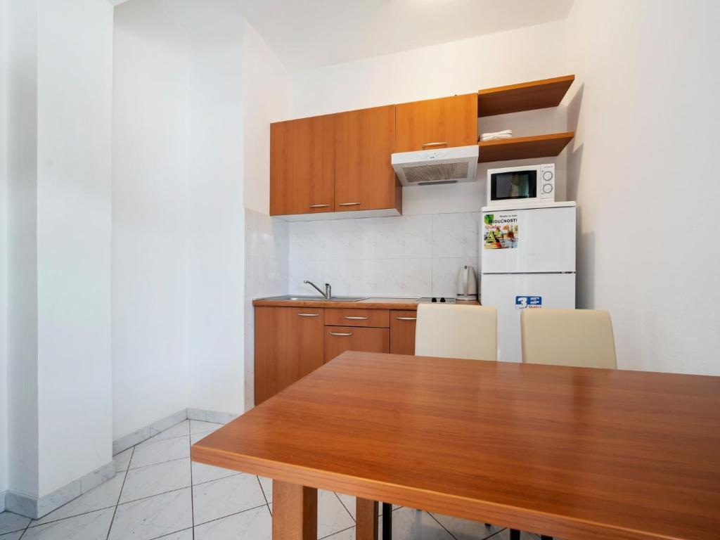 Kuchnia lub aneks kuchenny w obiekcie Panoramic Apartment in Banjole near Pula Town Centre