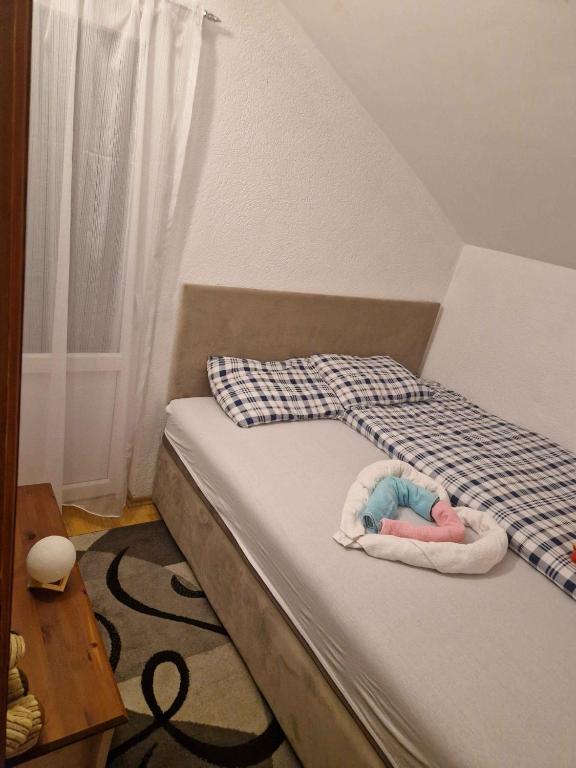 Postel nebo postele na pokoji v ubytování Vikend kuća Jović