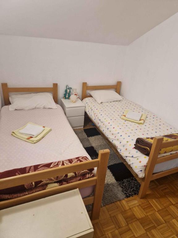 Postel nebo postele na pokoji v ubytování Vikend kuća Jović