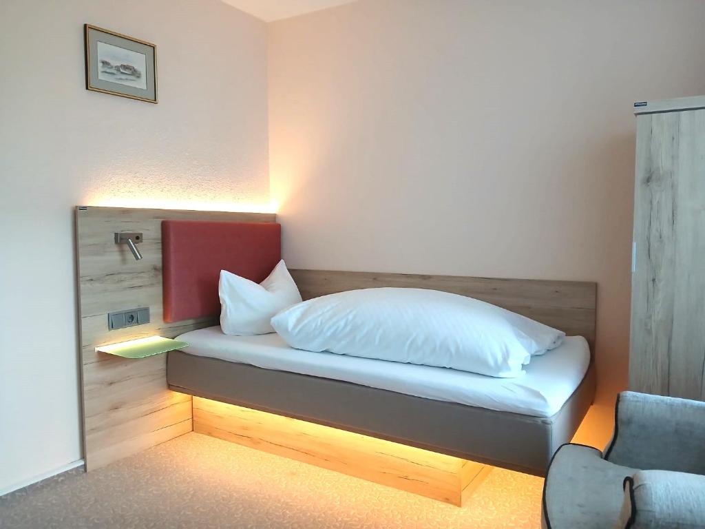 Postel nebo postele na pokoji v ubytování Hotel Hahnenkleer Hof