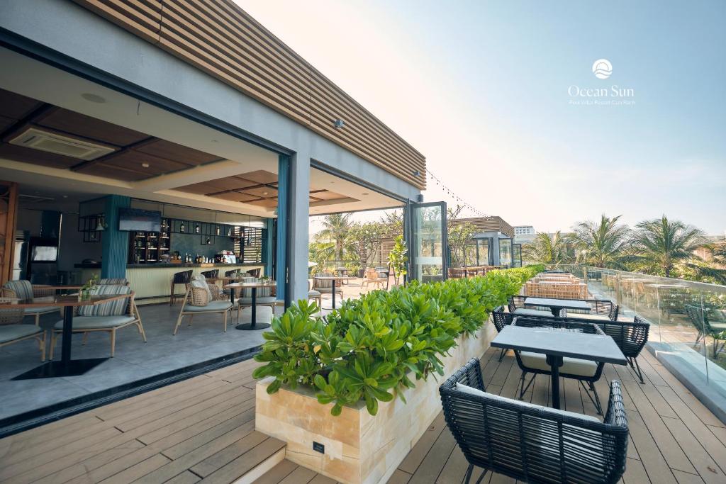 Balkón nebo terasa v ubytování Ocean Sun Pool Villas Resort Cam Ranh