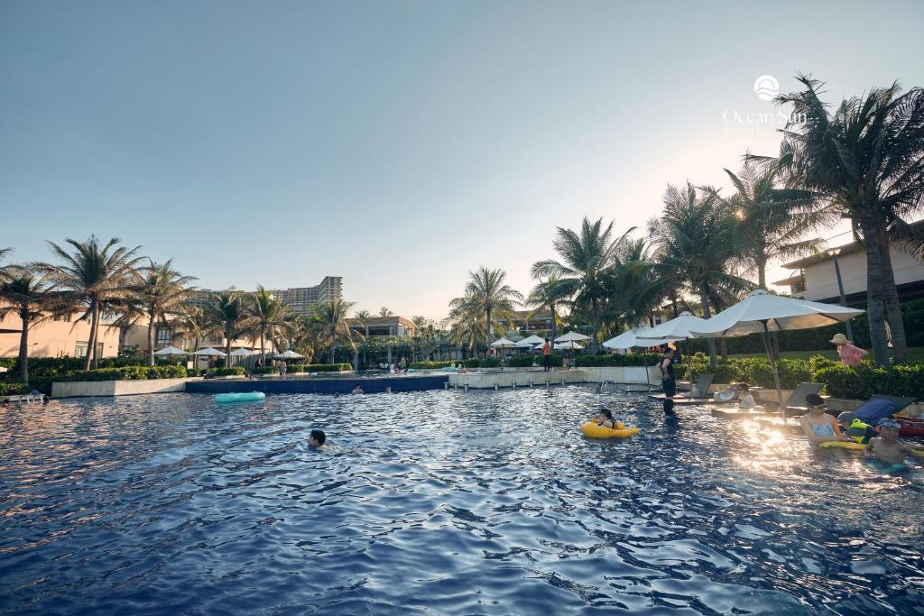 Bazén v ubytování Ocean Sun Pool Villas Resort Cam Ranh nebo v jeho okolí