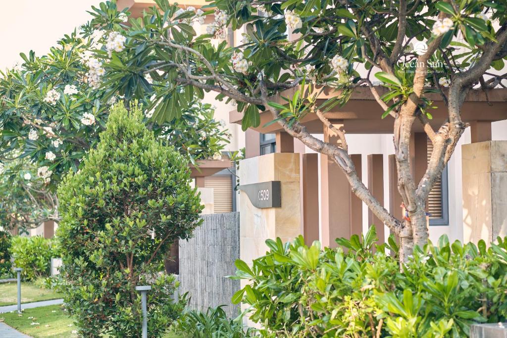 Zahrada ubytování Ocean Sun Pool Villas Resort Cam Ranh