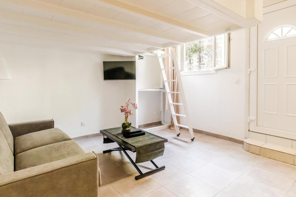 Juan-les-Pins studio avec mezzanine proche plages
