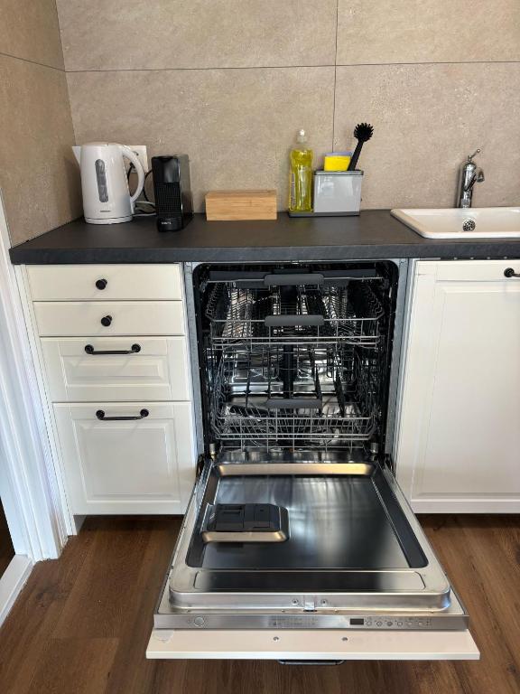 Cozy 2-Bedroom Bungalow - Resim 28