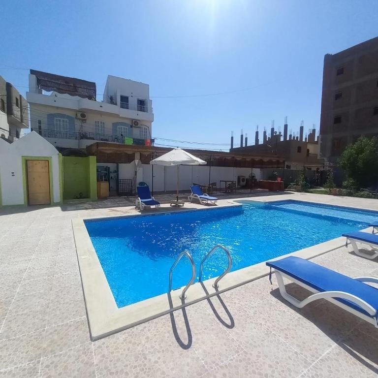 Bazén v ubytování El Fayrouz Hotel nebo v jeho okolí