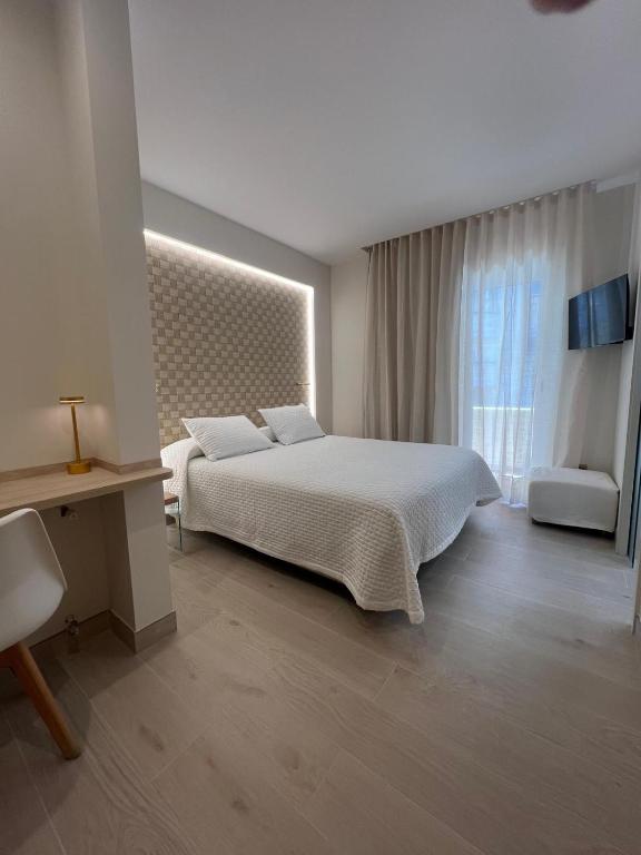 Postel nebo postele na pokoji v ubytování Hotel Restaurant Llansola