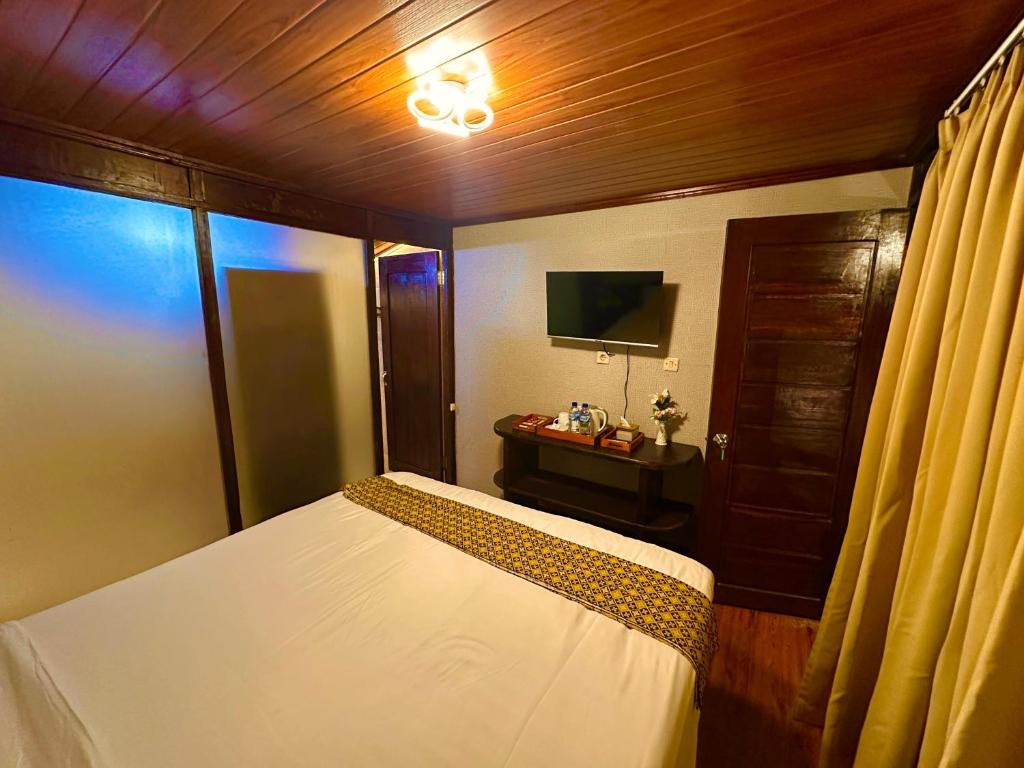 Postel nebo postele na pokoji v ubytování Puunee Wild River Villa's Borobudur