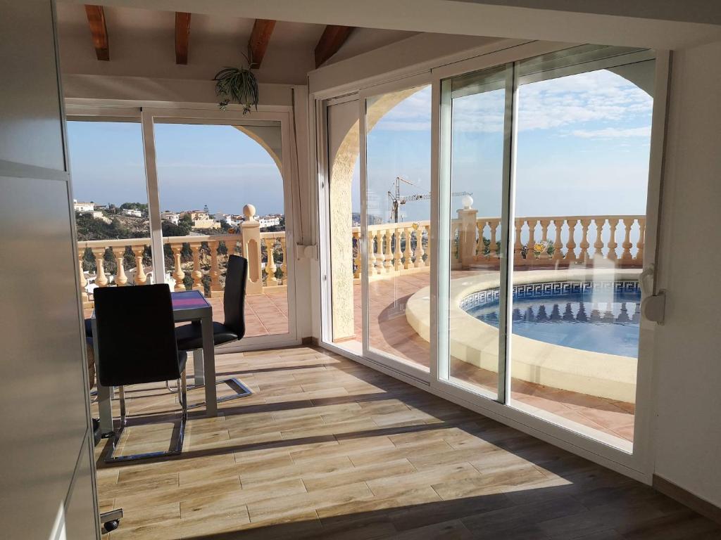 Balkoni atau teres di CASA BELLE VUE sea view & private pool