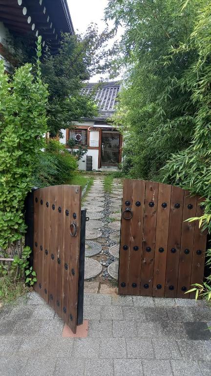Adam Guesthouse - 