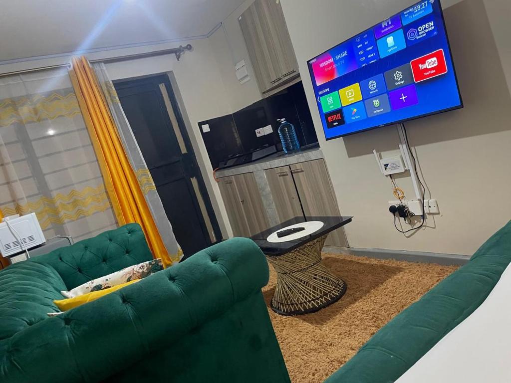 TV a/nebo společenská místnost v ubytování Jessy Stays Nairobi Fedha Estate