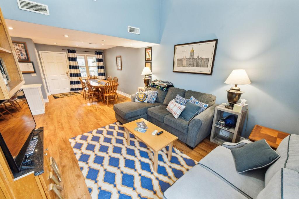 Χώρος καθιστικού στο Stylish Notre Dame Condo - Sleeps 6 condo