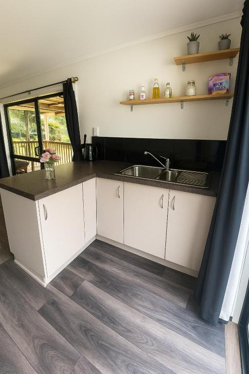 30 on Colville - Resim 2