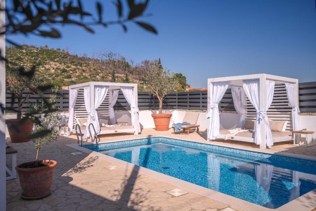 Bazén v ubytovaní Rustic Villa Island Hvar alebo v jeho blízkosti