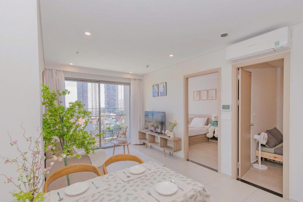 Giường trong phòng chung tại The Song Premium Apartment