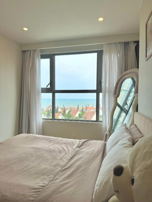 Giường trong phòng chung tại The Song Premium Apartment