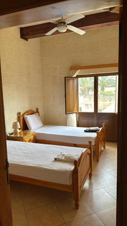 Postel nebo postele na pokoji v ubytování Nawrat Farmhouse