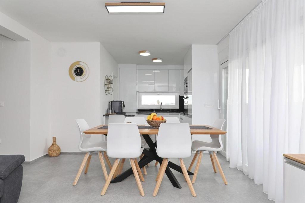 Gallery image of Apartmani Cicak in Vir