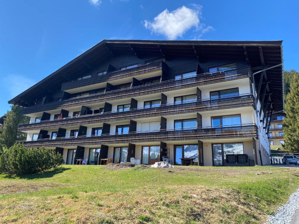 Το κτήριο όπου στεγάζεται  το διαμέρισμα