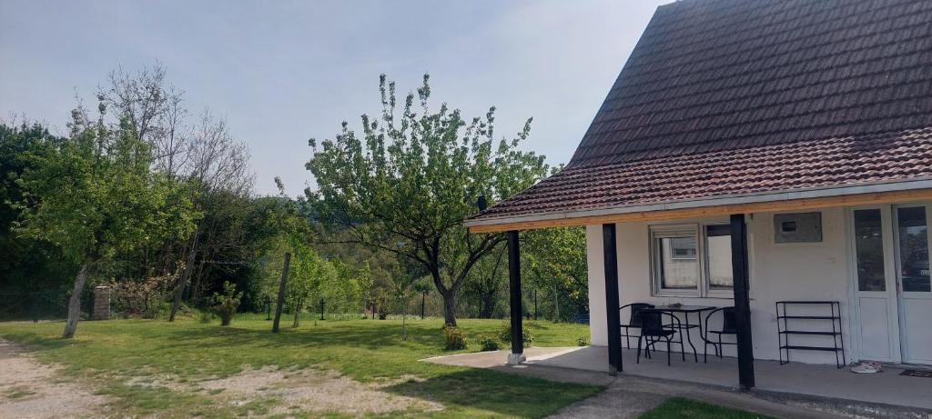 Budova, kde se prázdninový dům nachází