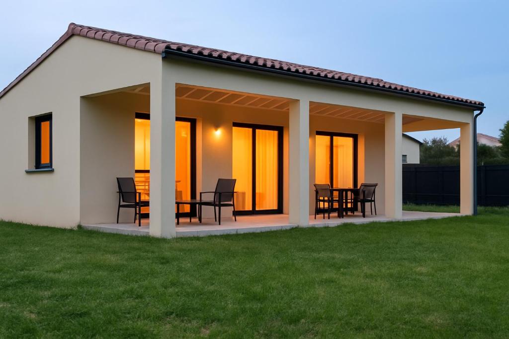 Gallery image of Maison Neuf en Provence in Monteux