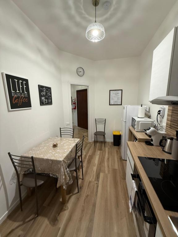 Η κουζίνα ή μικρή κουζίνα στο Melannie's Apartment 2