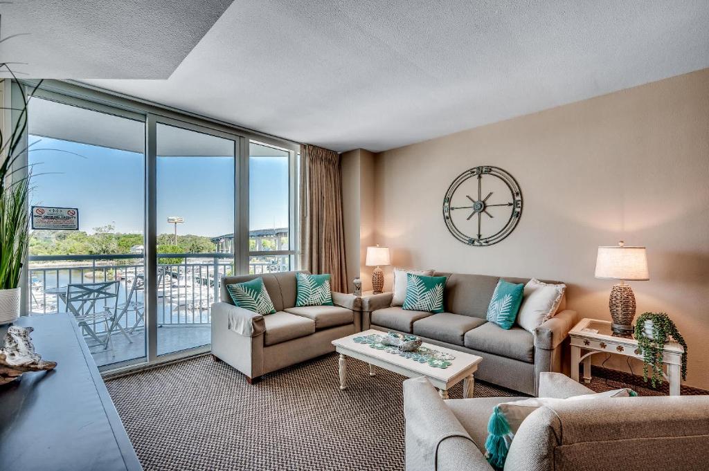 Χώρος καθιστικού στο Bubbles Up on the Marina w Pool n Hot Tub