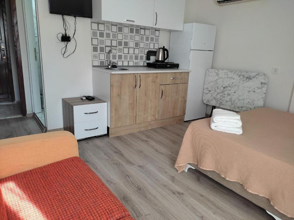 A kitchen or kitchenette at Garden Prizma Rooms&Aparts
