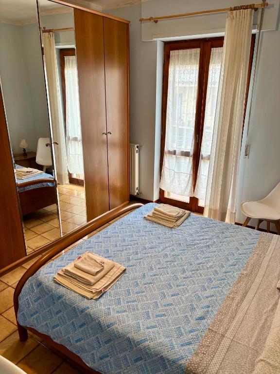 a bedroom with a bed with two towels on it at Casa Pianforte - appartamento per vacanze in Bolsena
