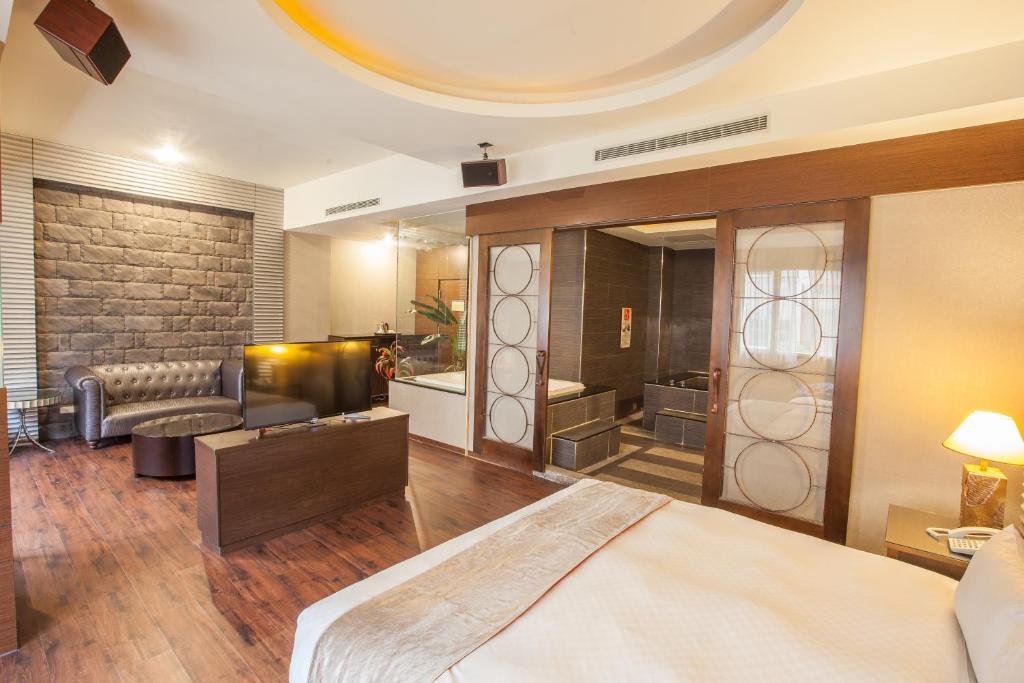 Postel nebo postele na pokoji v ubytování Spring Breeze Hotel