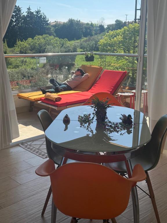 Posedenie v ubytovaní Villa Evita , penthouse, 53m2 ,Athytos , astonishing sea view