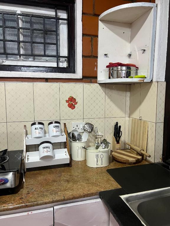Kuchyň nebo kuchyňský kout v ubytování Ghar-e-Sukoon