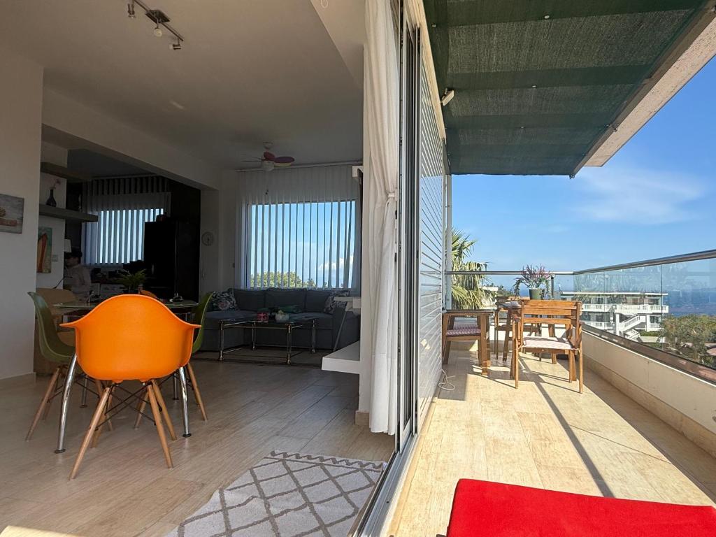 Balkón alebo terasa v ubytovaní Villa Evita , penthouse, 53m2 ,Athytos , astonishing sea view