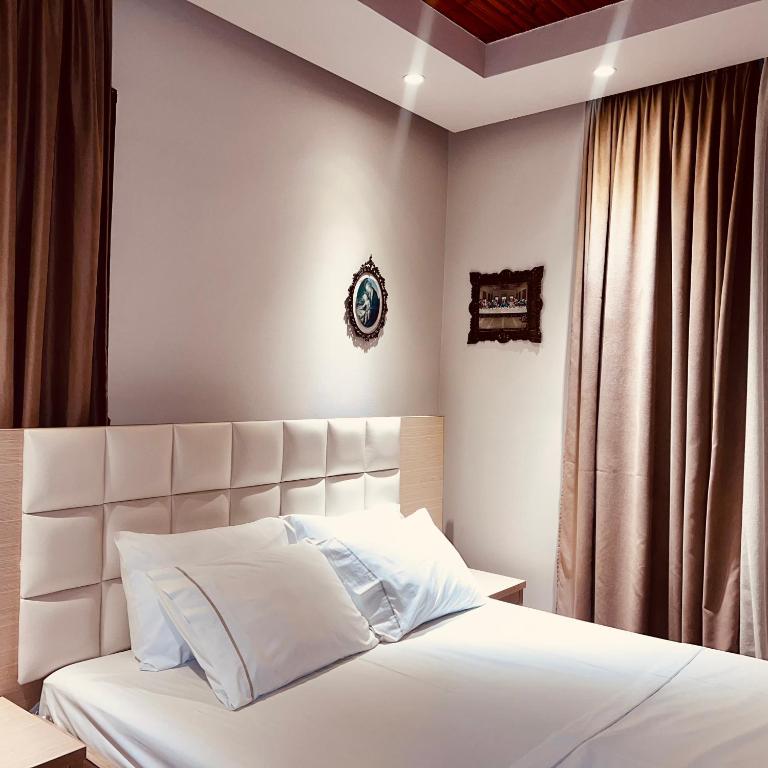 Postel nebo postele na pokoji v ubytování Hotel Lungomare