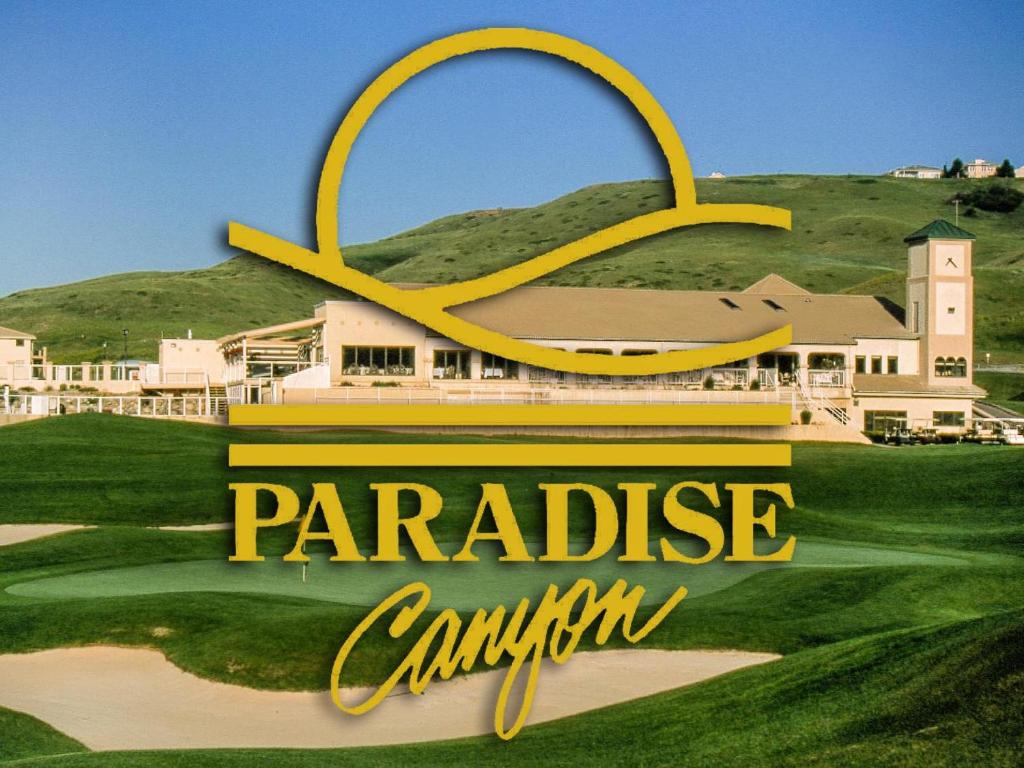 un panneau indiquant le canyon du parakeet avec le symbole olympique dans l'établissement Paradise Canyon Golf Resort - Luxury Condo U401, à Lethbridge
