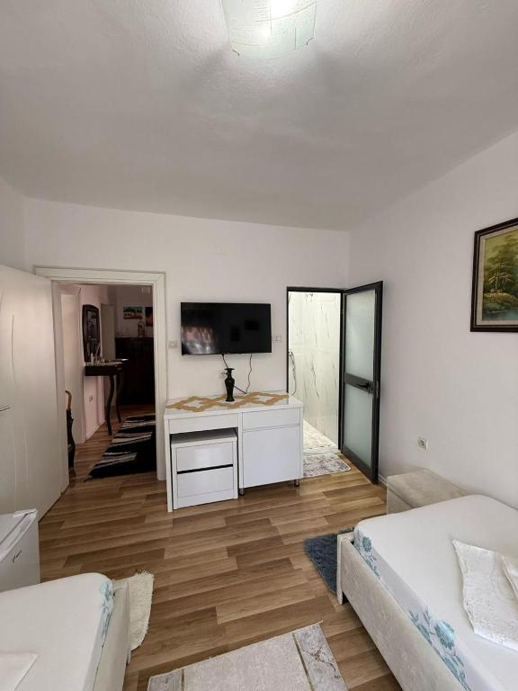 Postel nebo postele na pokoji v ubytování Flat in Berat's center