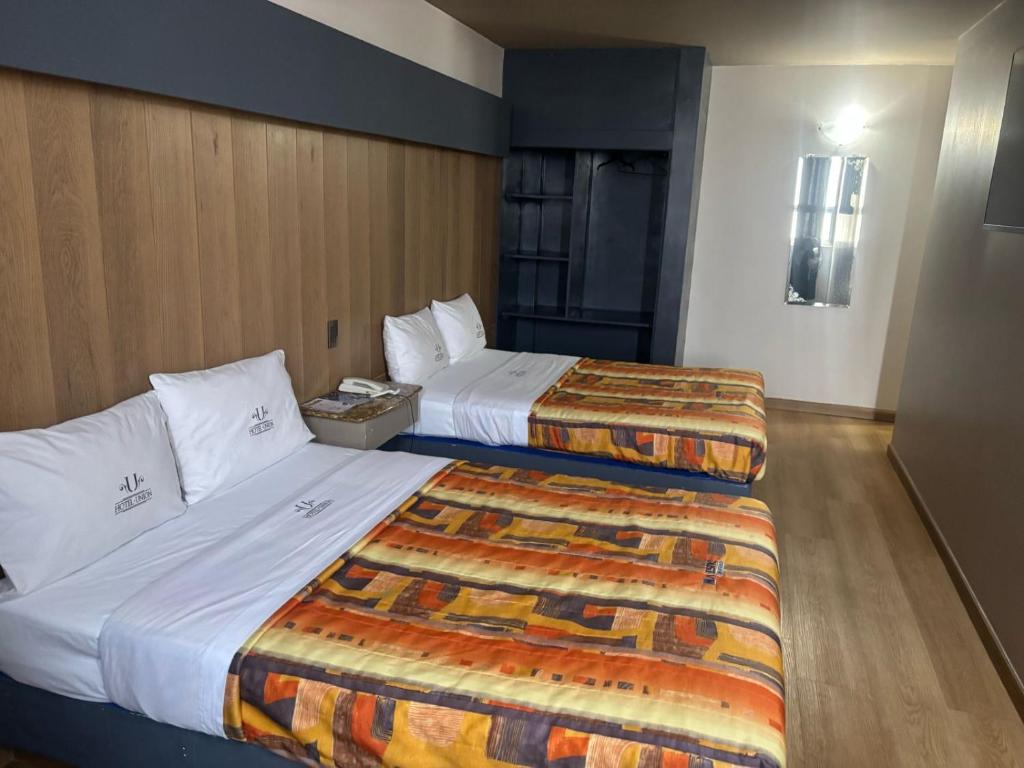 Postel nebo postele na pokoji v ubytování Hotel Union Guadalajara