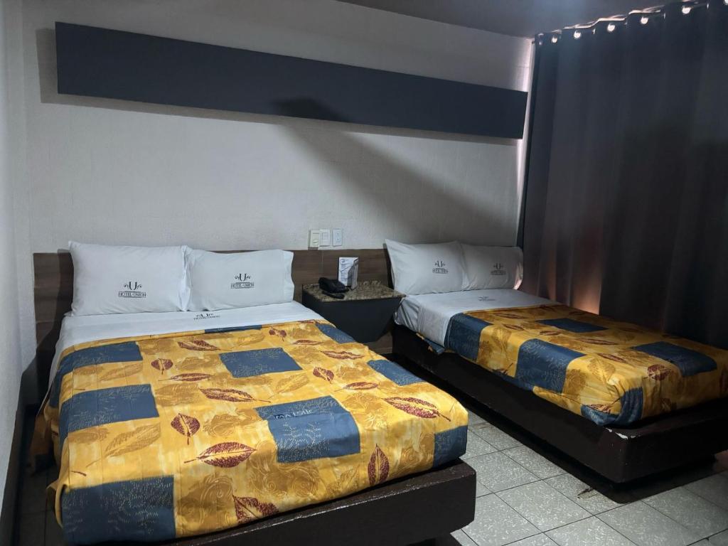 Postel nebo postele na pokoji v ubytování Hotel Union Guadalajara