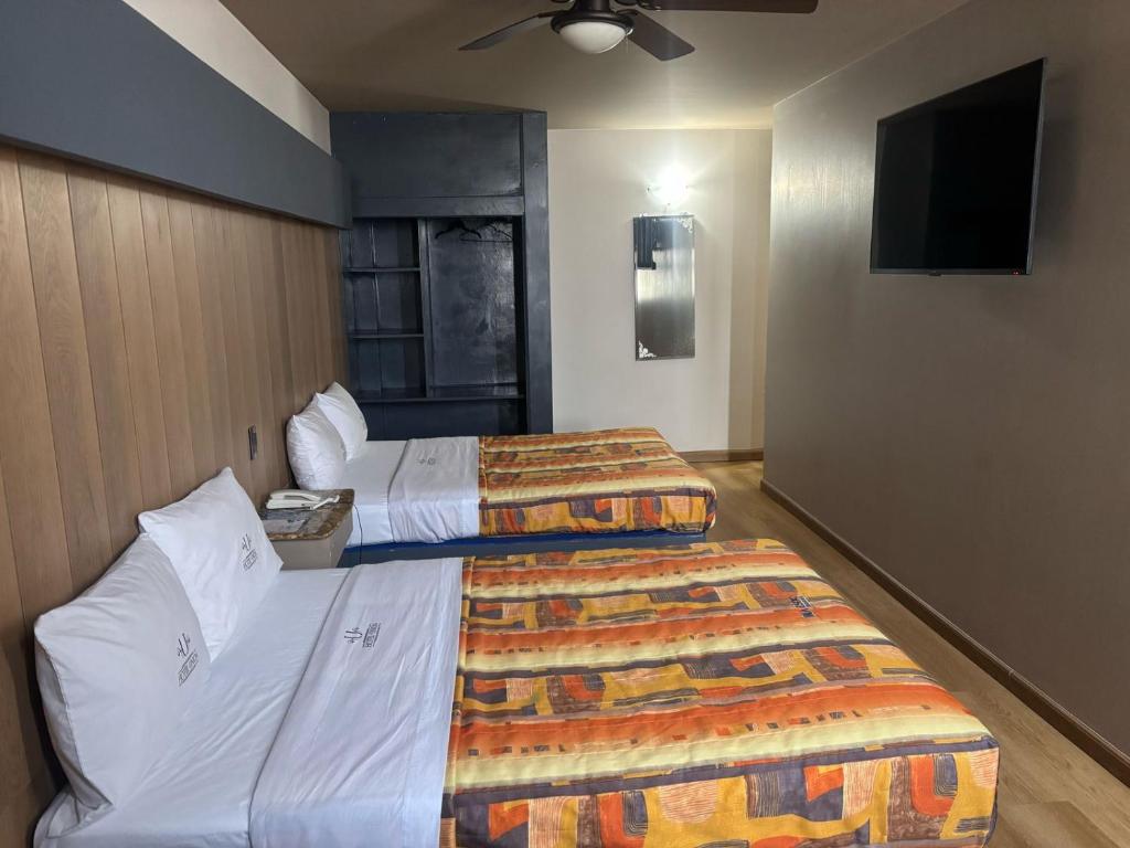 Postel nebo postele na pokoji v ubytování Hotel Union Guadalajara