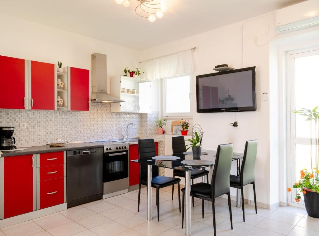Kuchyňa alebo kuchynka v ubytovaní Seaside Apartment Franica