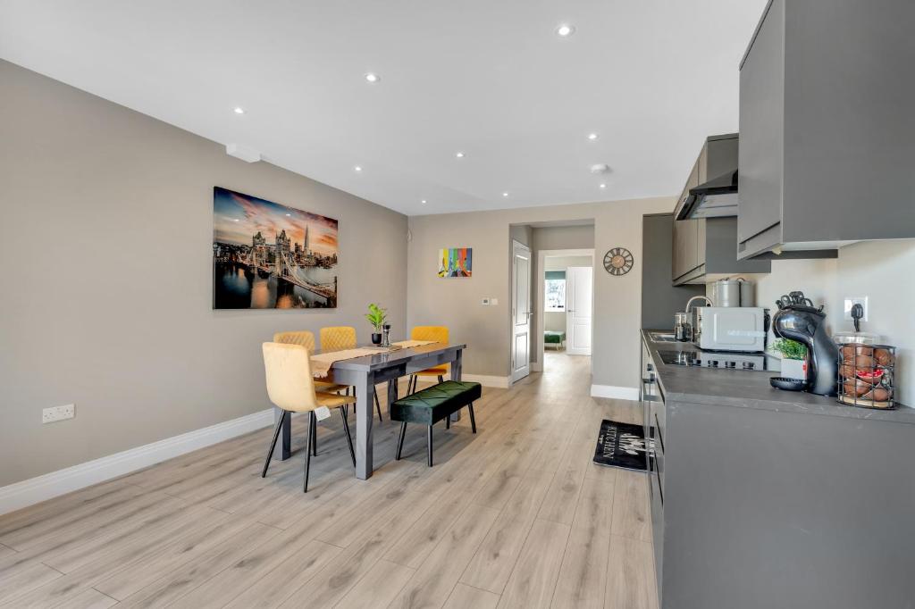 a kitchen and dining room with a table and chairs at Travard Heathrow 382 in Harmondsworth