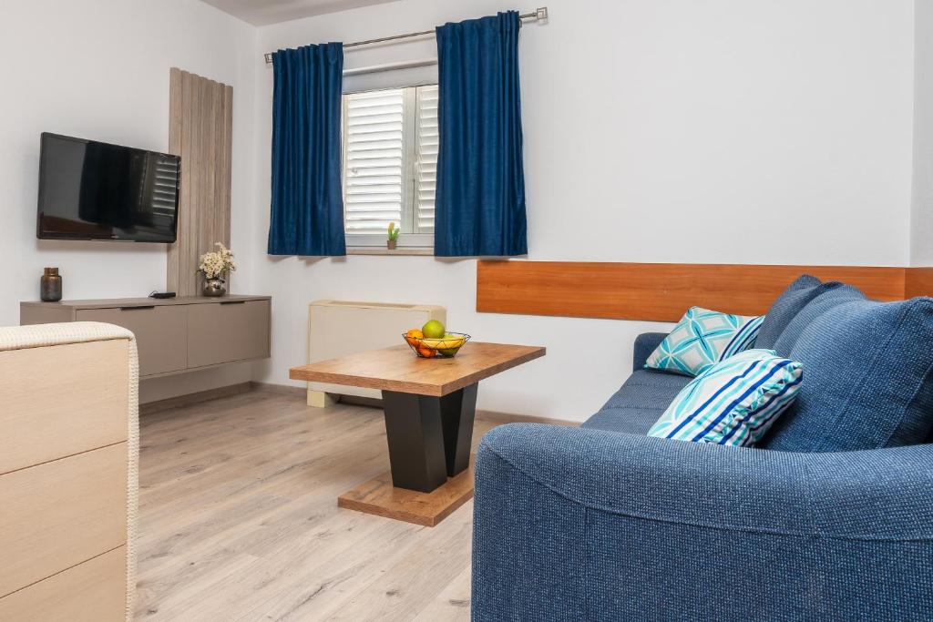 TV a/nebo společenská místnost v ubytování Apartments Obradović