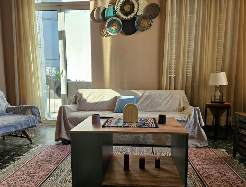 Et opholdsområde på Cozy Stone House near Kaiafas Lake & Beach