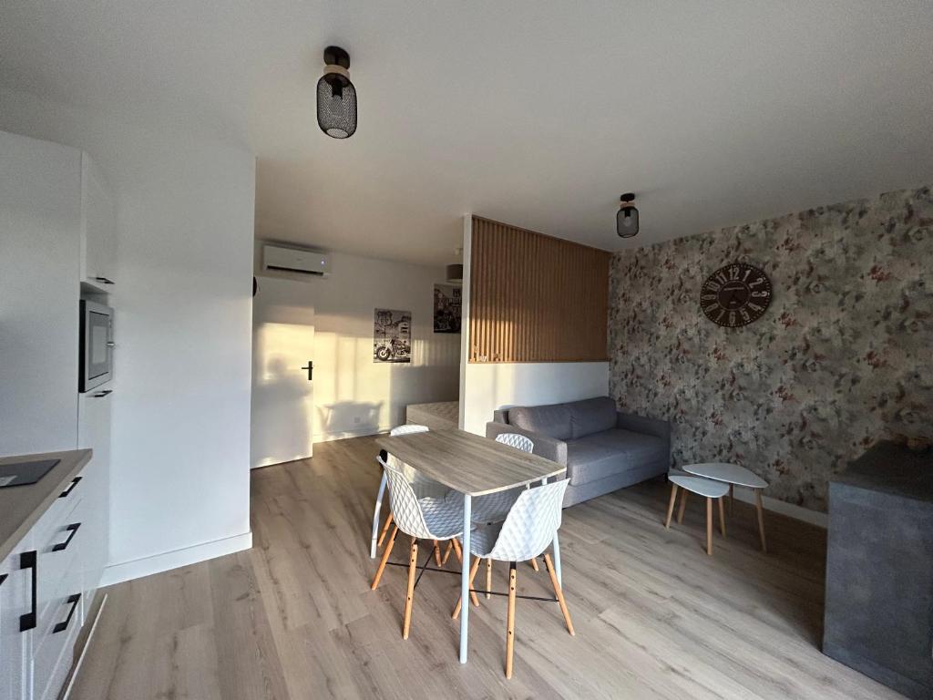 Photo de la galerie de l'établissement Studio cosy avec jardin et parking, à Fontaine-le-Comte