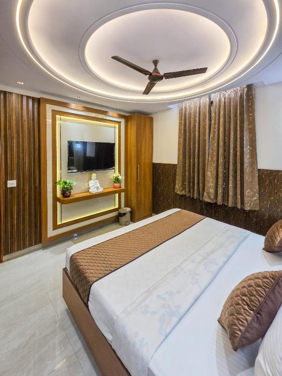 Postel nebo postele na pokoji v ubytování Delhi Delight Premium