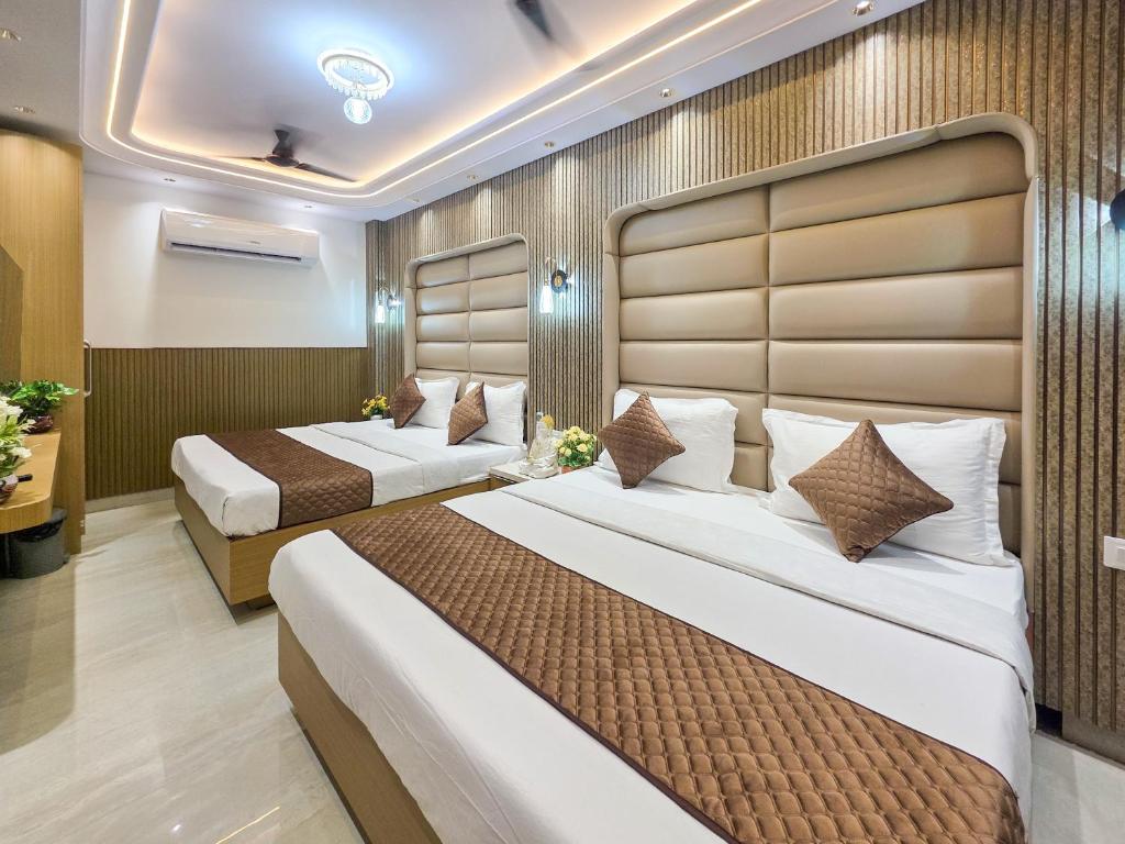 Postel nebo postele na pokoji v ubytování Delhi Delight Premium