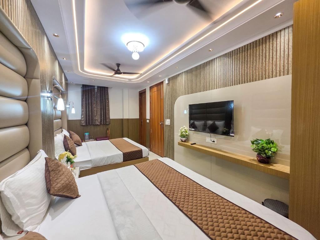 Postel nebo postele na pokoji v ubytování Delhi Delight Premium