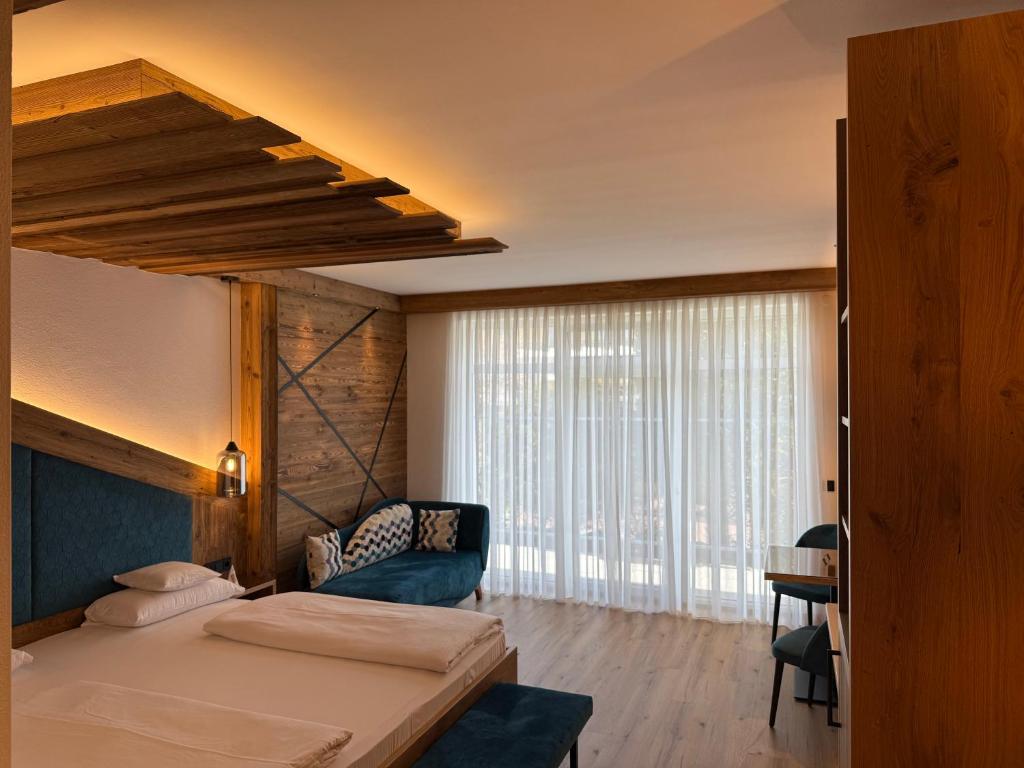 Postel nebo postele na pokoji v ubytování Hotel am Schloßberg
