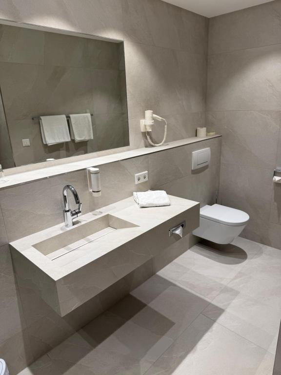Koupelna v ubytování Hotel am Schloßberg